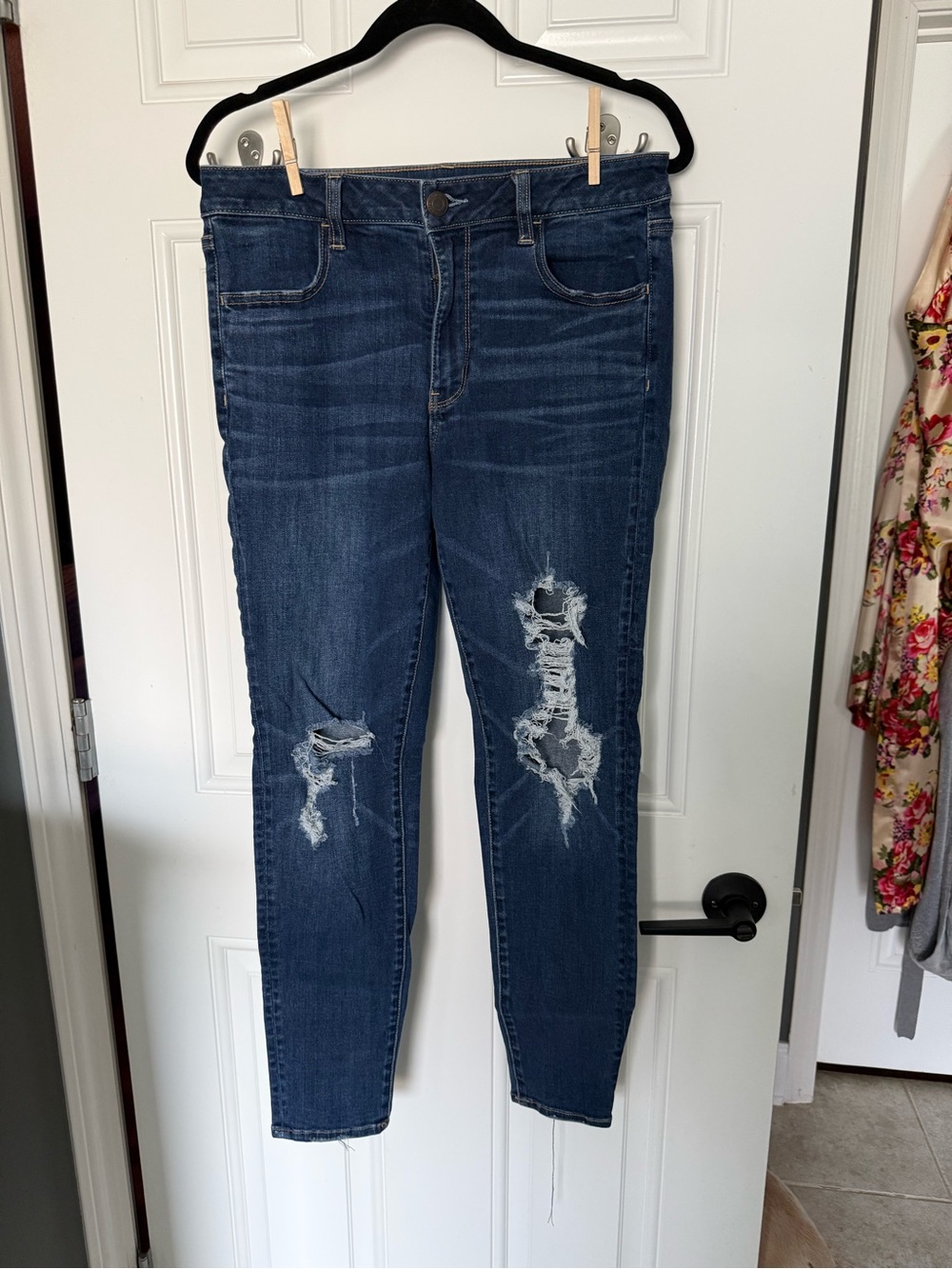 American Eagle Dark Blue Distressed Women's Skinny super stretch Jeans